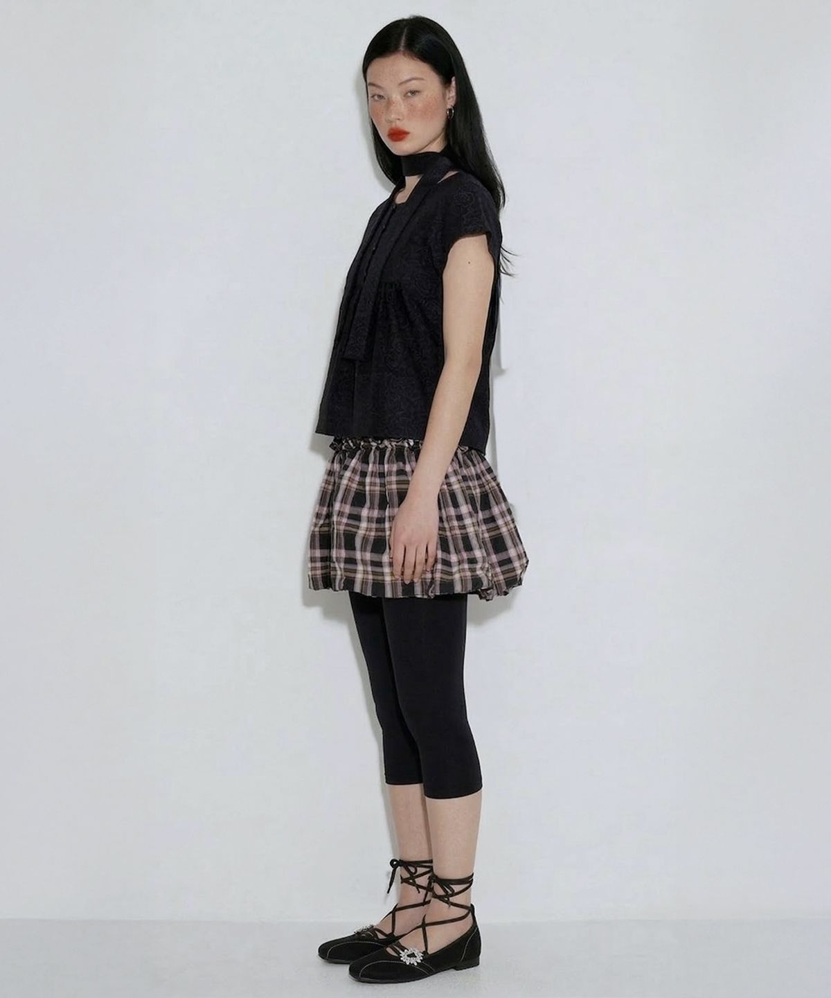 쎄쎄쎄(SETSETSET) 로즈자카드 머플러 블라우스 블랙