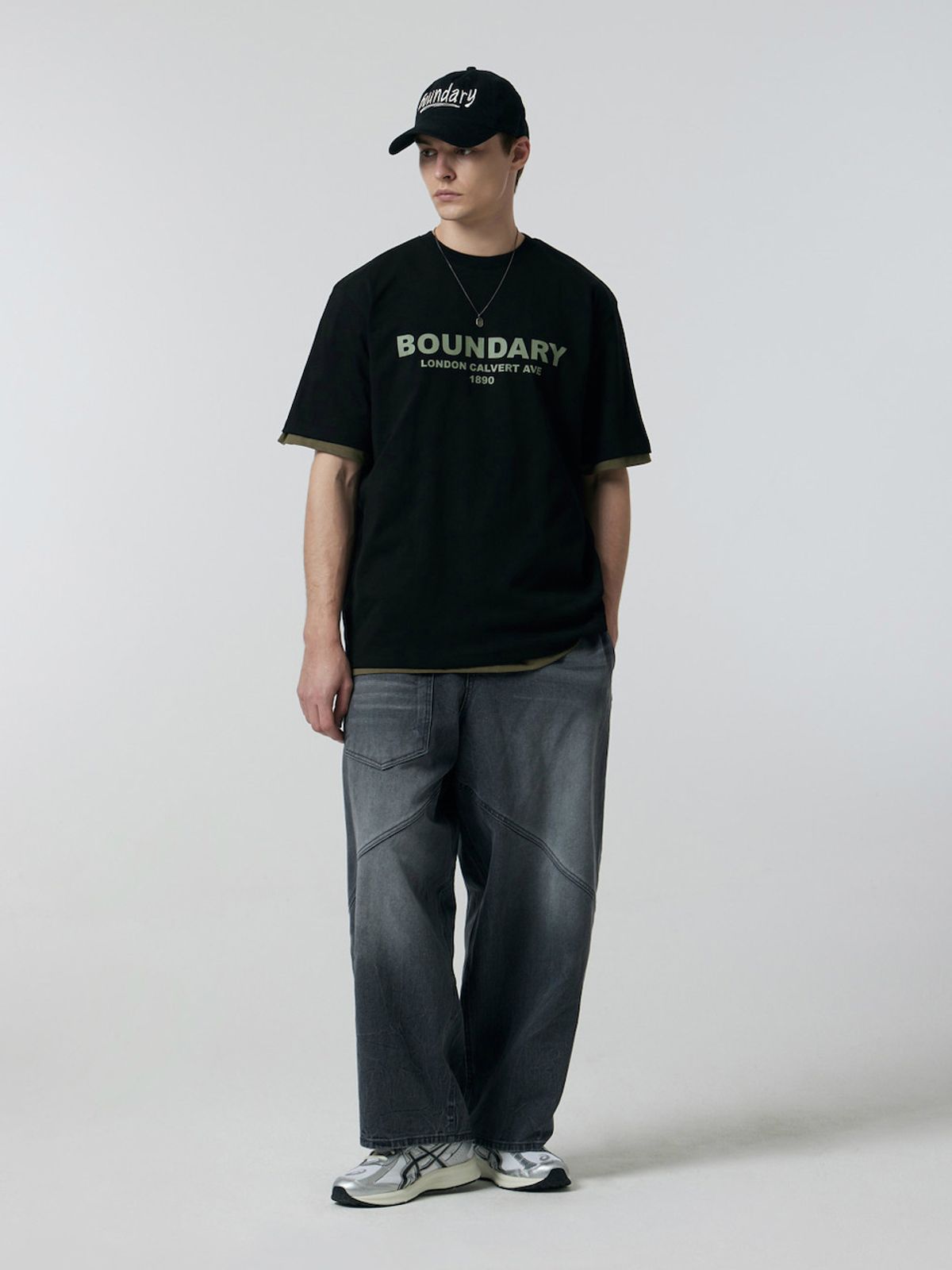 바운더리(BOUNDARY) LONDON CALVERT AVE 1890 T-SHIRT BK_B252PSM201
