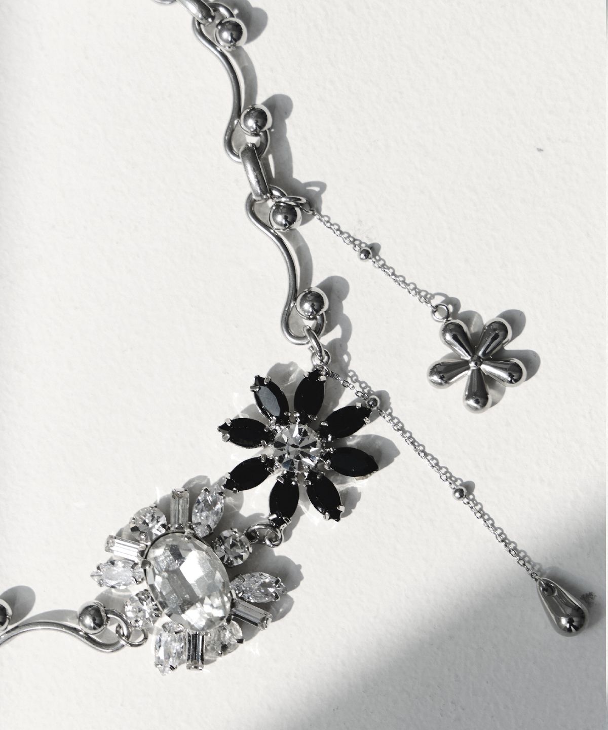 무아르모아(MOIREMOA) Flora Chain Necklace