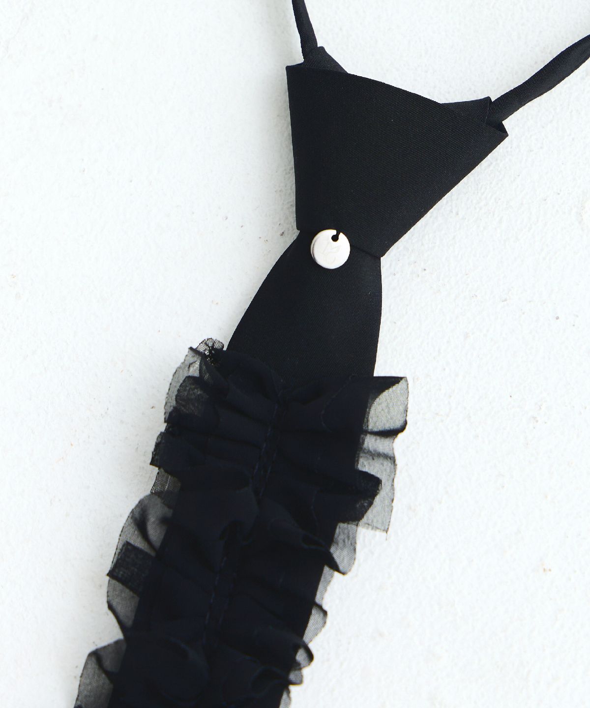 무아르모아(MOIREMOA) Square Ruched Slim Tie-Black