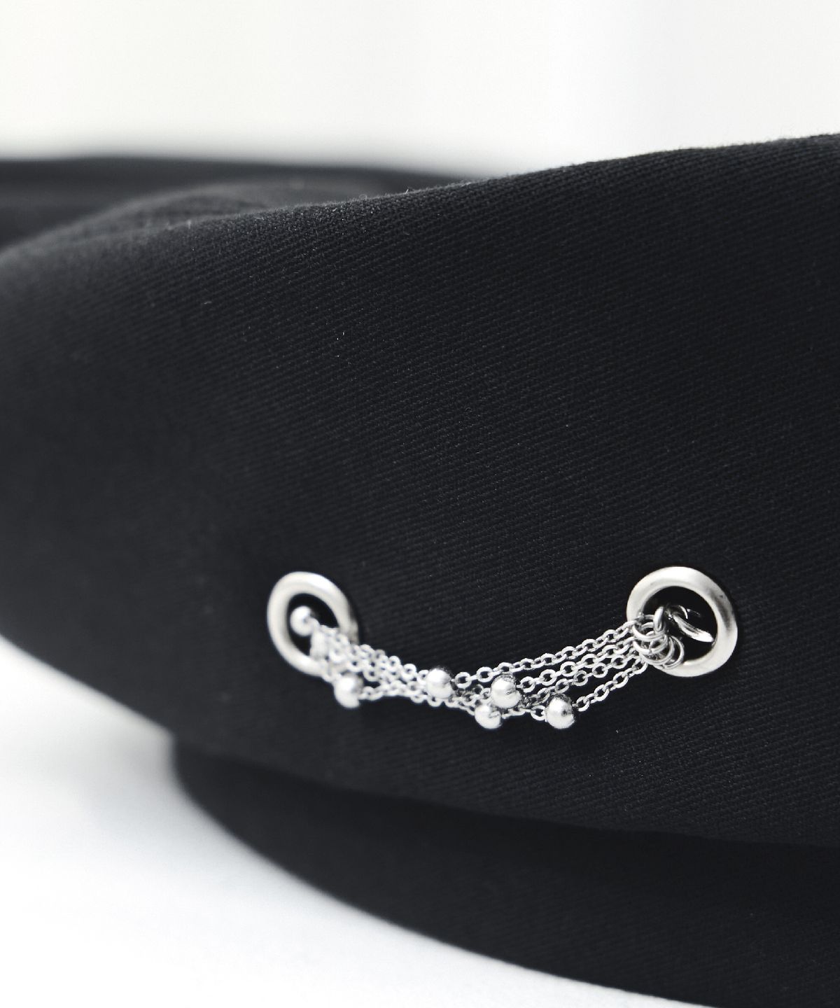 무아르모아(MOIREMOA) Tiered Chain beret-Black