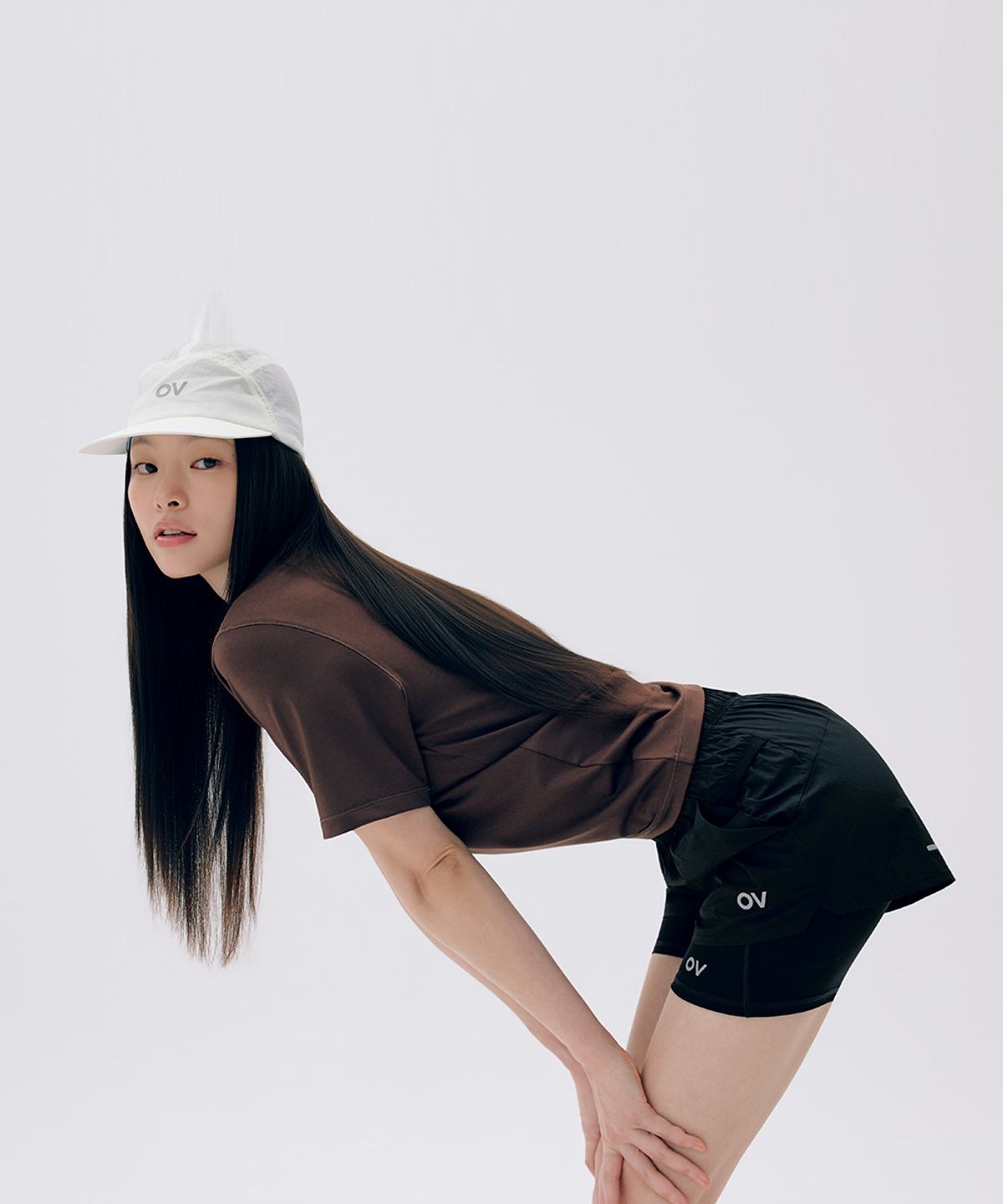 아웃도어 보이스(OUTDOOR VOICES) Technol-OV™ OV STRETCH LOGO TEE (BROWN)