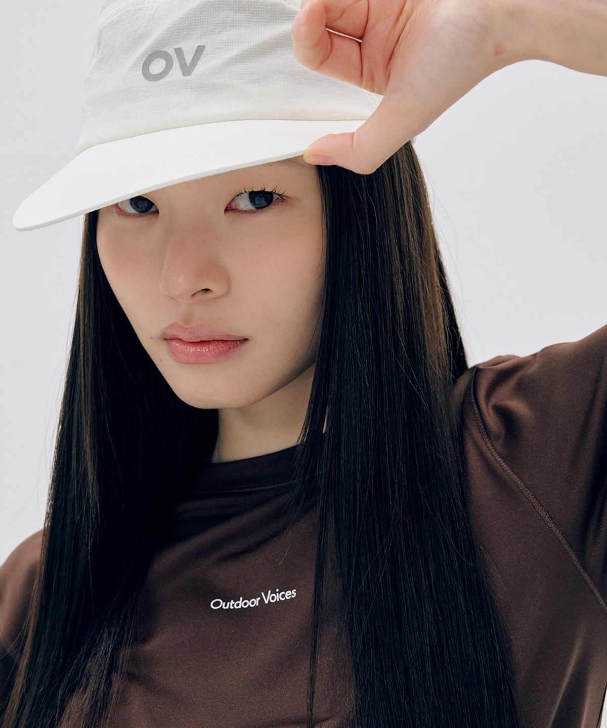 아웃도어 보이스(OUTDOOR VOICES) Technol-OV™ OV STRETCH LOGO TEE (BROWN)