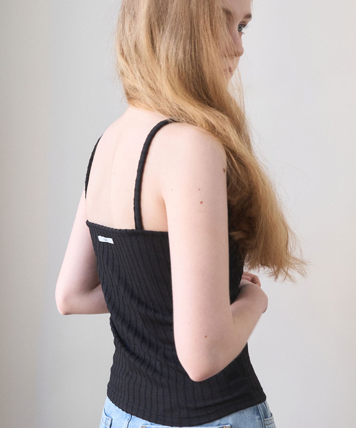 헤인트(HAINT) LACE EYELET BUTTON SLEEVELESS TOP 2COL_IVORYBLACK