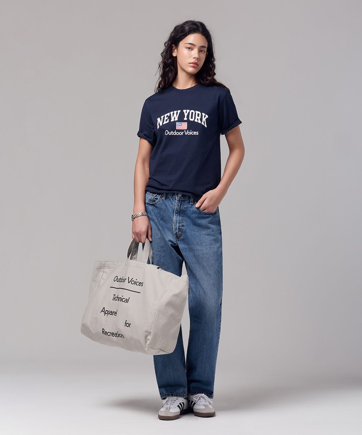 아웃도어 보이스(OUTDOOR VOICES) AirCorePro™ NY ARCH LOGO TEE (NAVY)