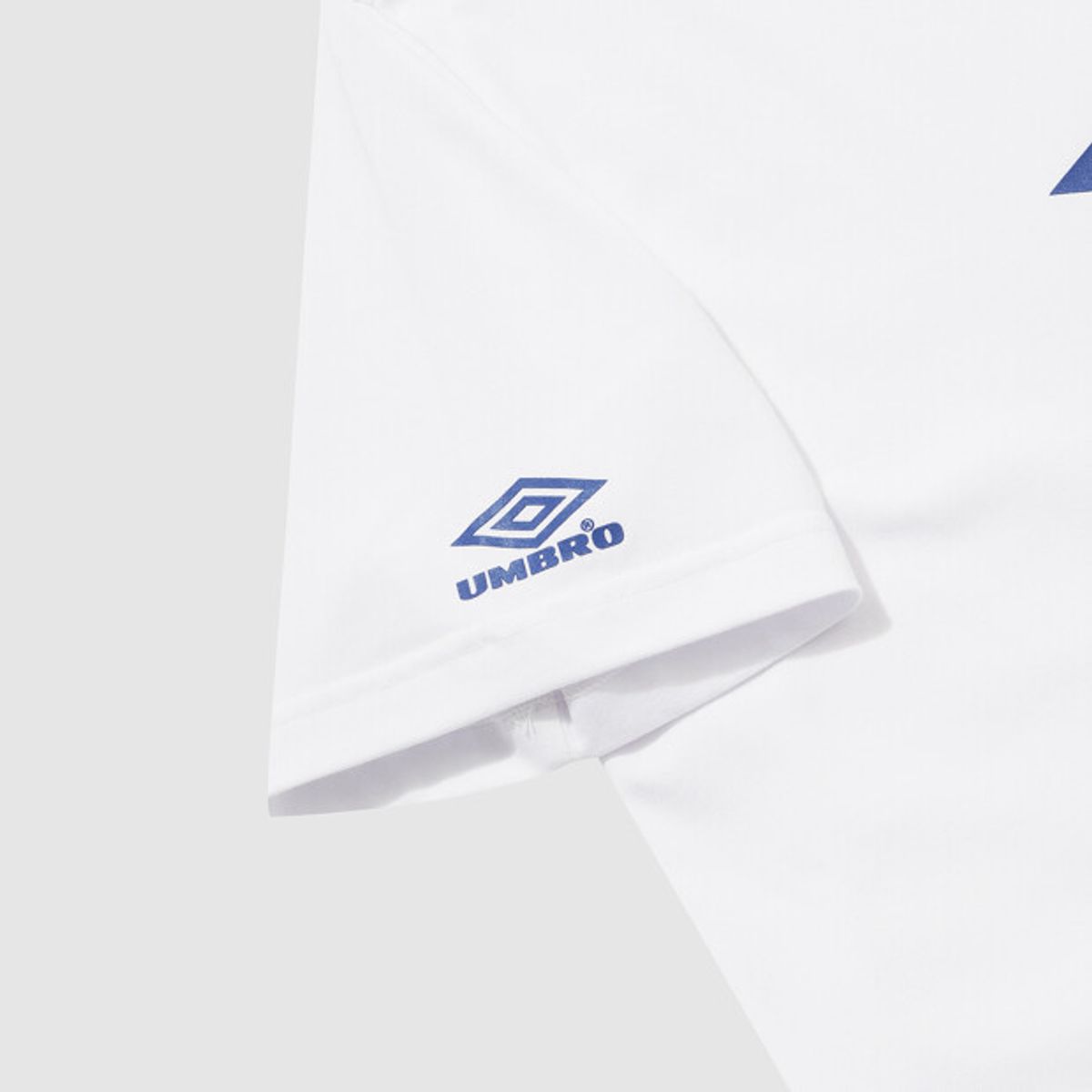 엄브로(UMBRO) HBL 풋볼 푸치보우 베이직 반팔 티셔츠 화이트 UR221CRS53