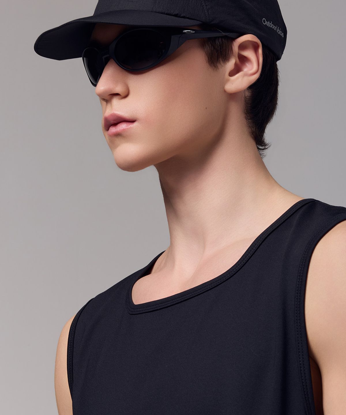 아웃도어 보이스(OUTDOOR VOICES) Technol-OV™ OV LOGO SLEEVELESS TEE (BLACK)