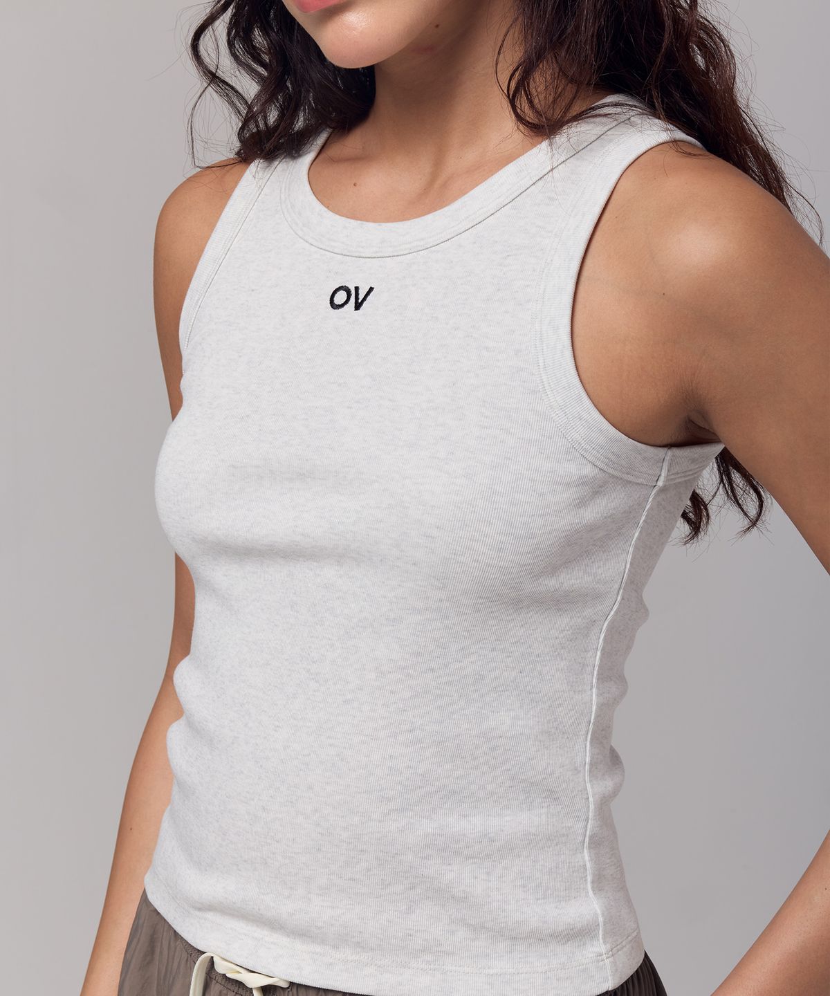 아웃도어 보이스(OUTDOOR VOICES) (W)OV CENTRAL LOGO SLEEVELESS (LIGHT HEATHER GRAY)