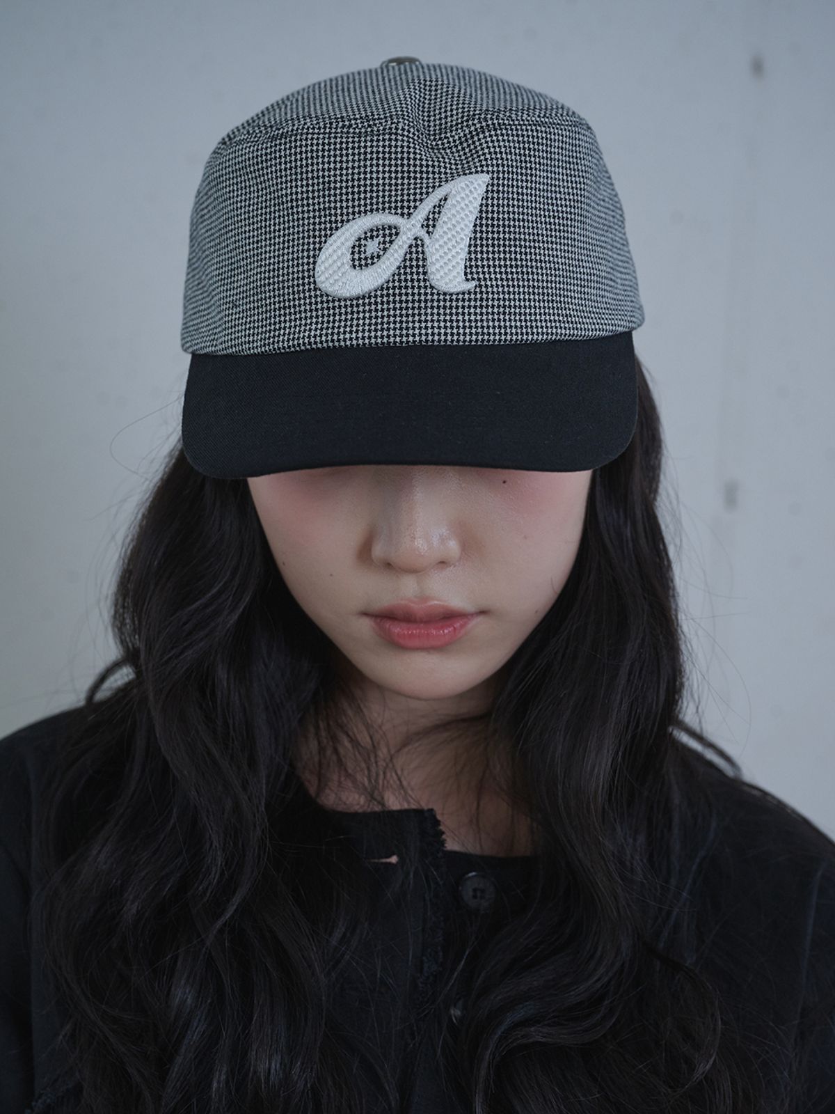 올인컴플리트(ALLINCOMPLETE) 투톤 하운드투스 필박스 캡 (블랙)