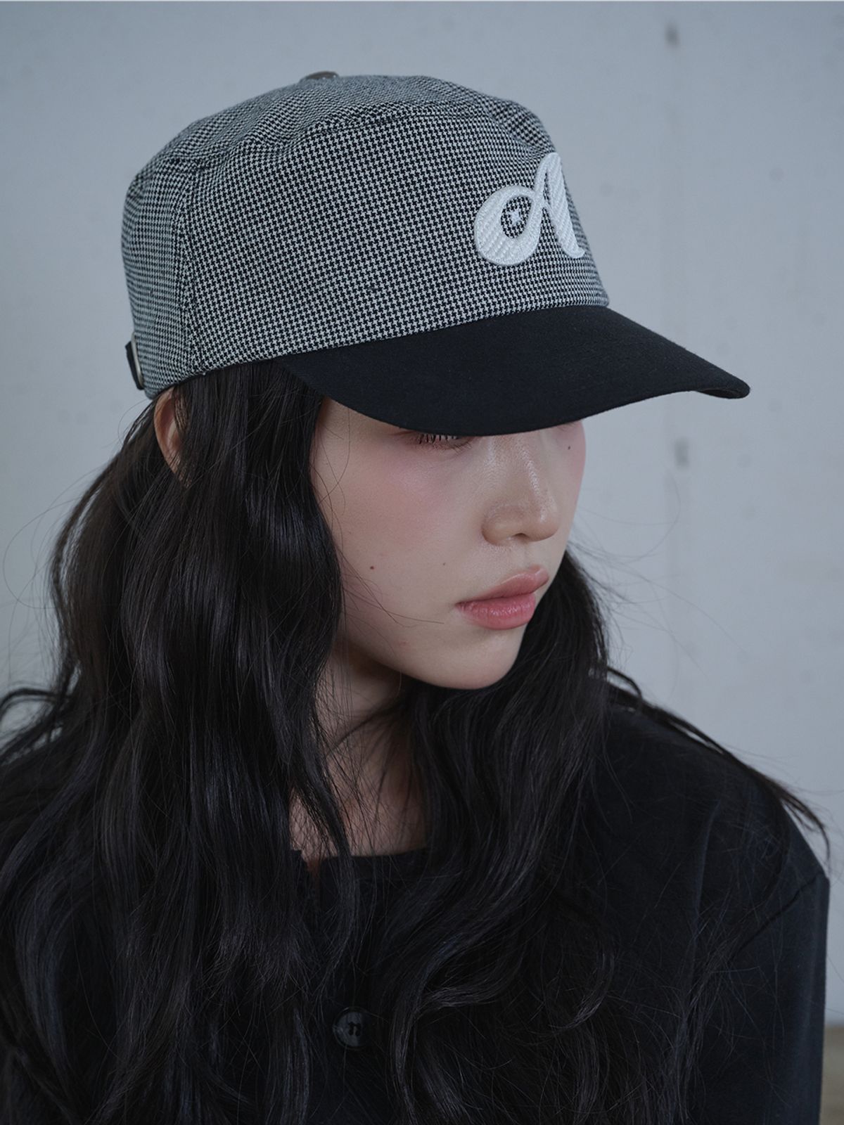 올인컴플리트(ALLINCOMPLETE) 투톤 하운드투스 필박스 캡 (블랙)