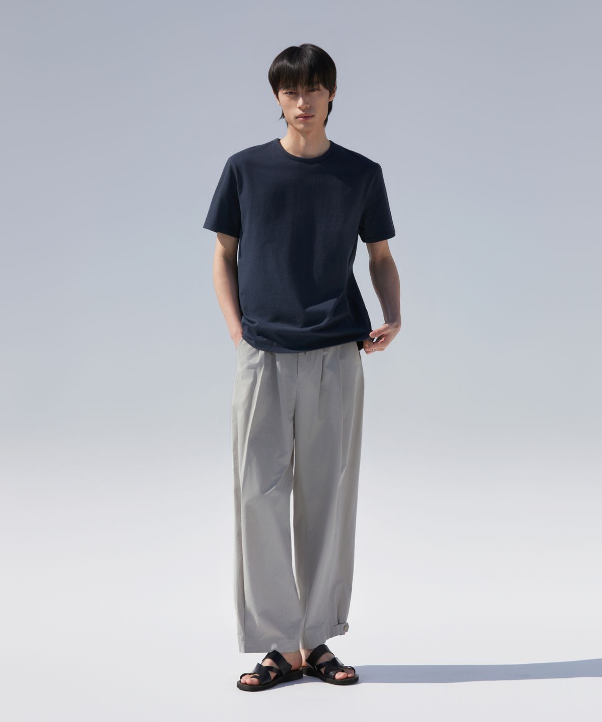디블루(DBLUE) 스탠다드 에센셜 크루넥 숏슬리브 그레이시네이비