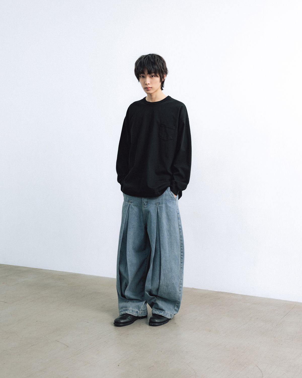 앵글런(ANGLAN) Long Tuck Wing Balloon Denim Pants - Washed Blue