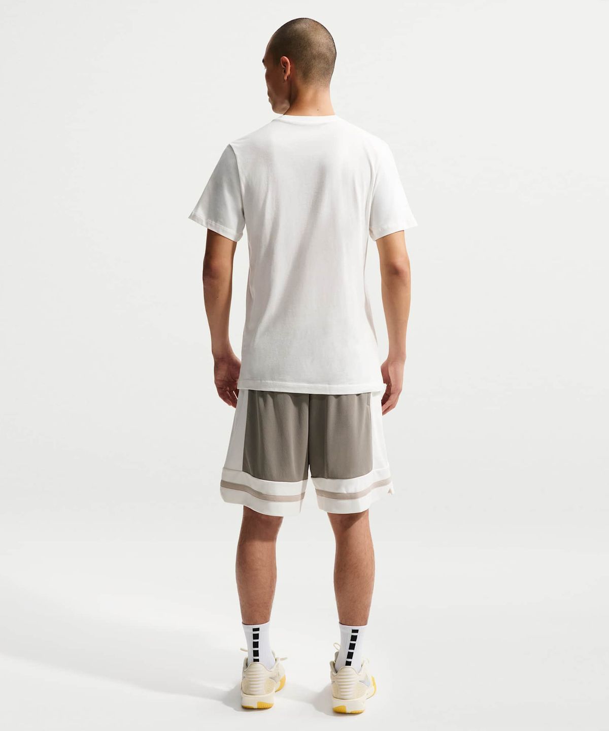 나이키(NIKE) 클럽 농구 티셔츠 M - 세일 / II0665-133