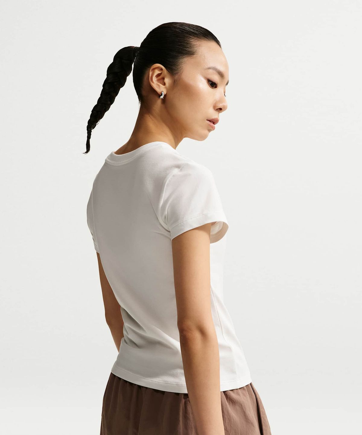 나이키(NIKE) 스포츠웨어 칠 니트 슬림 모드 크롭 티셔츠 W - 세일 / IO3532-133