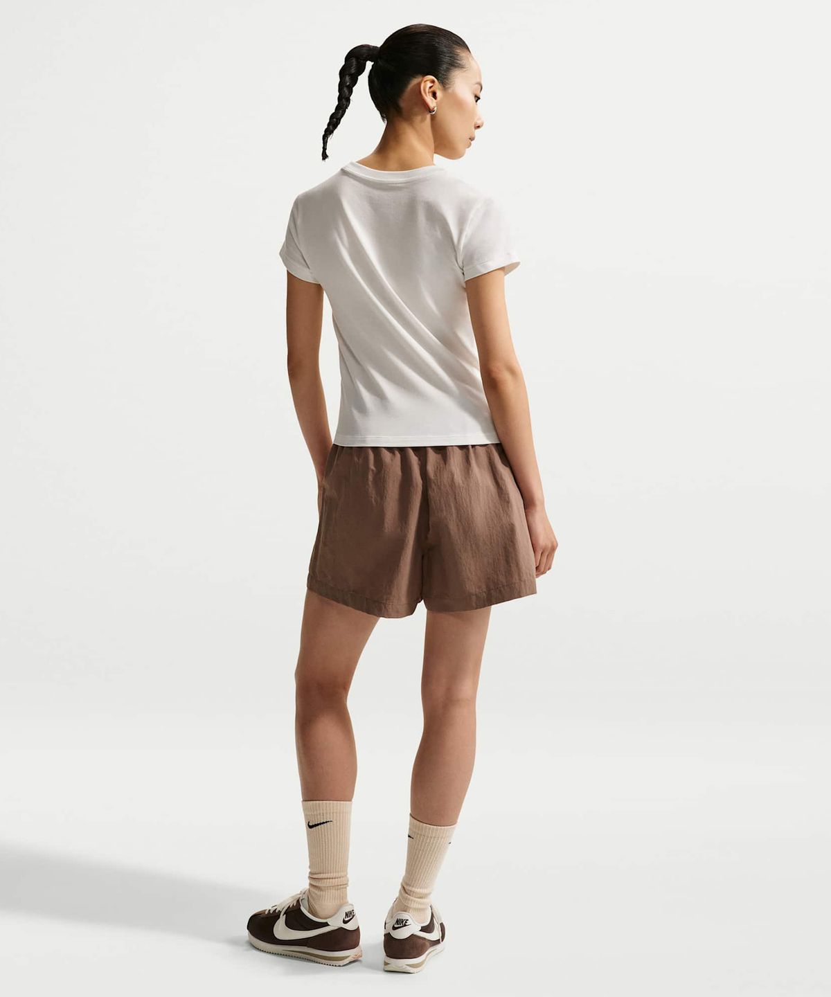 나이키(NIKE) 스포츠웨어 칠 니트 슬림 모드 크롭 티셔츠 W - 세일 / IO3532-133