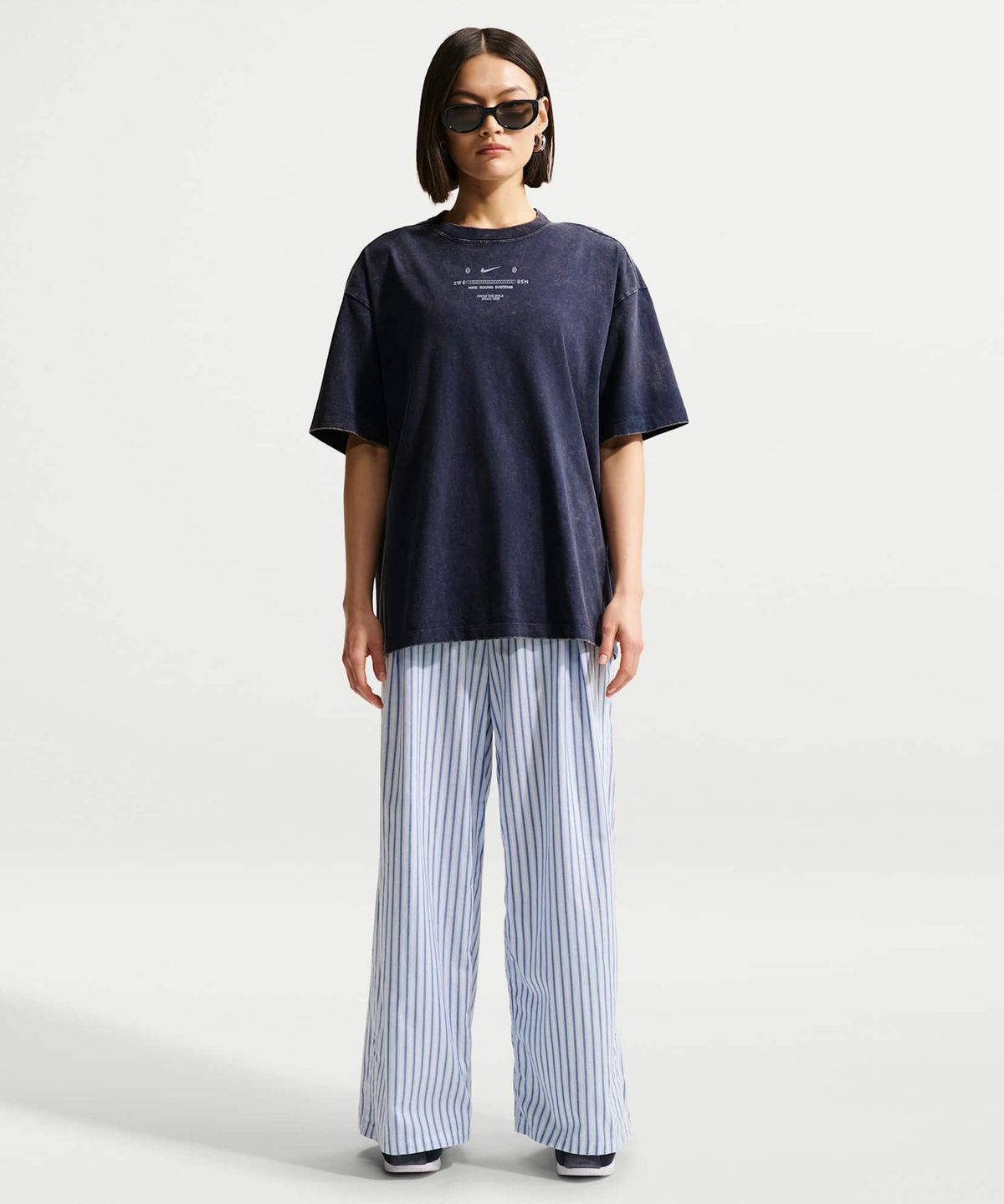 나이키(NIKE) 스포츠웨어 클래식 오버사이즈 티셔츠 W - 미드나이트 네이비 / IV2035-410
