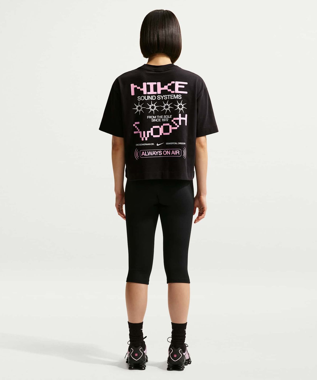 나이키(NIKE) 스포츠웨어 오버사이즈 미드 크롭 티셔츠 W - 블랙 / IV3241-010