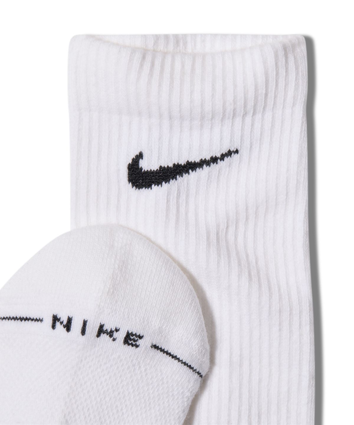 나이키(NIKE) 에브리데이 엘리베이티드 오버 더 카프 삭스(2켤레) - 화이트:블랙 / HQ8510-100