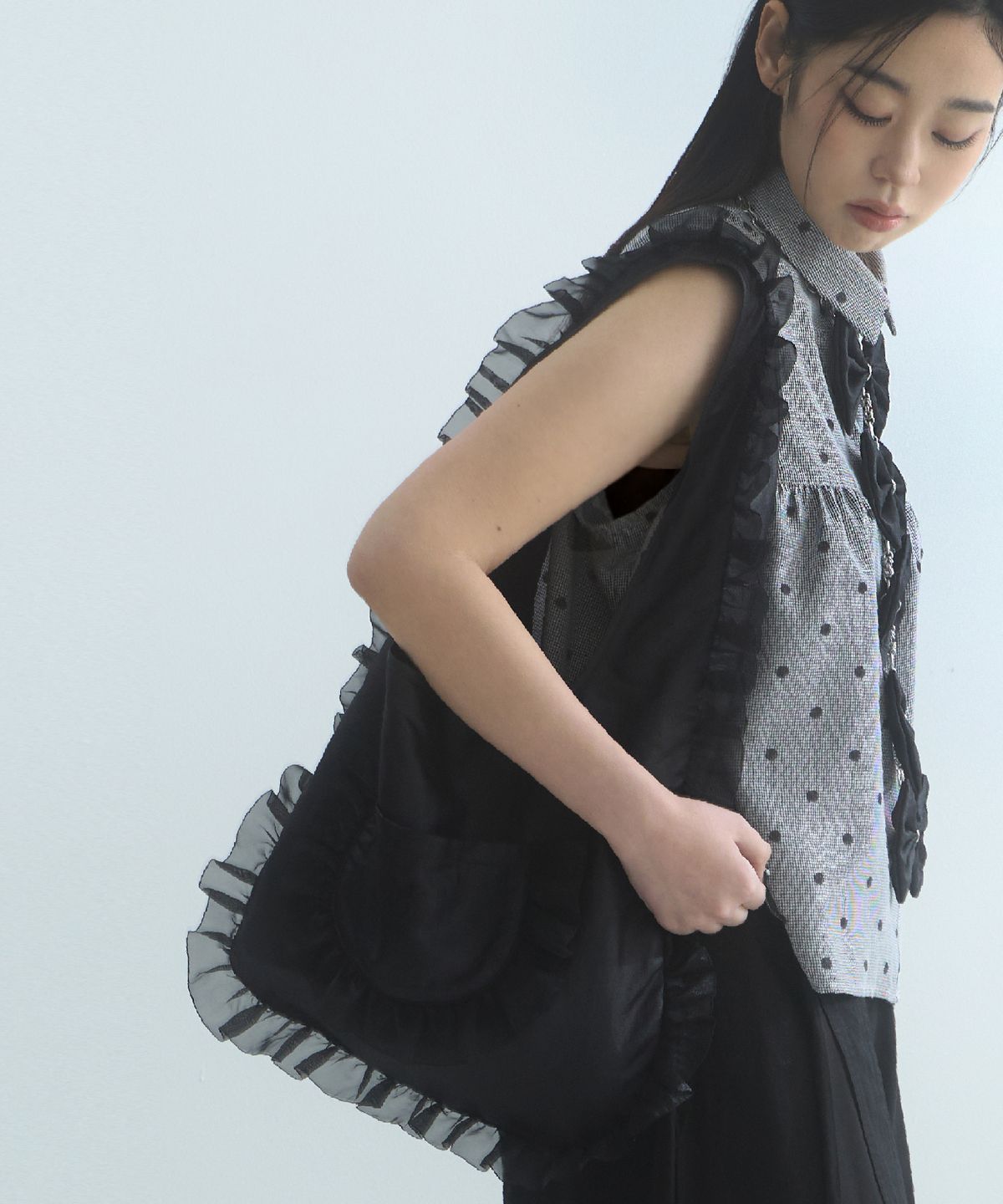 무아르모아(MOIREMOA) Lustre Shirring Bag-Black