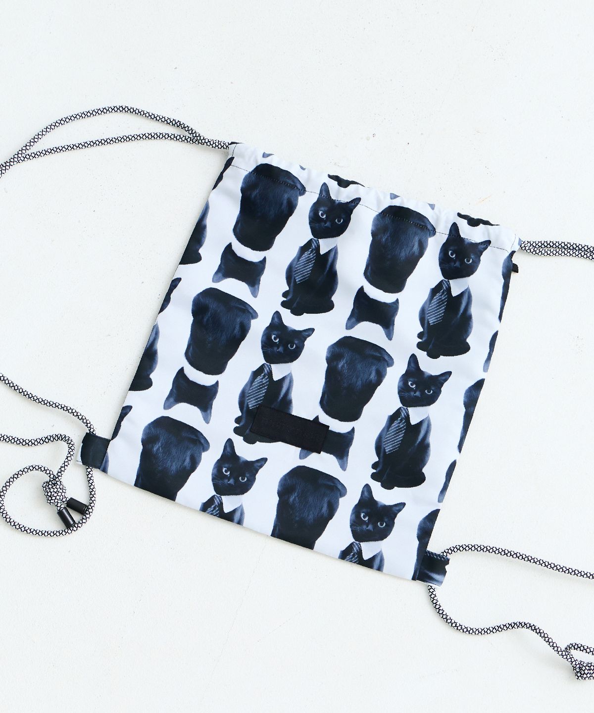 무아르모아(MOIREMOA) City Feline String Bag-Black