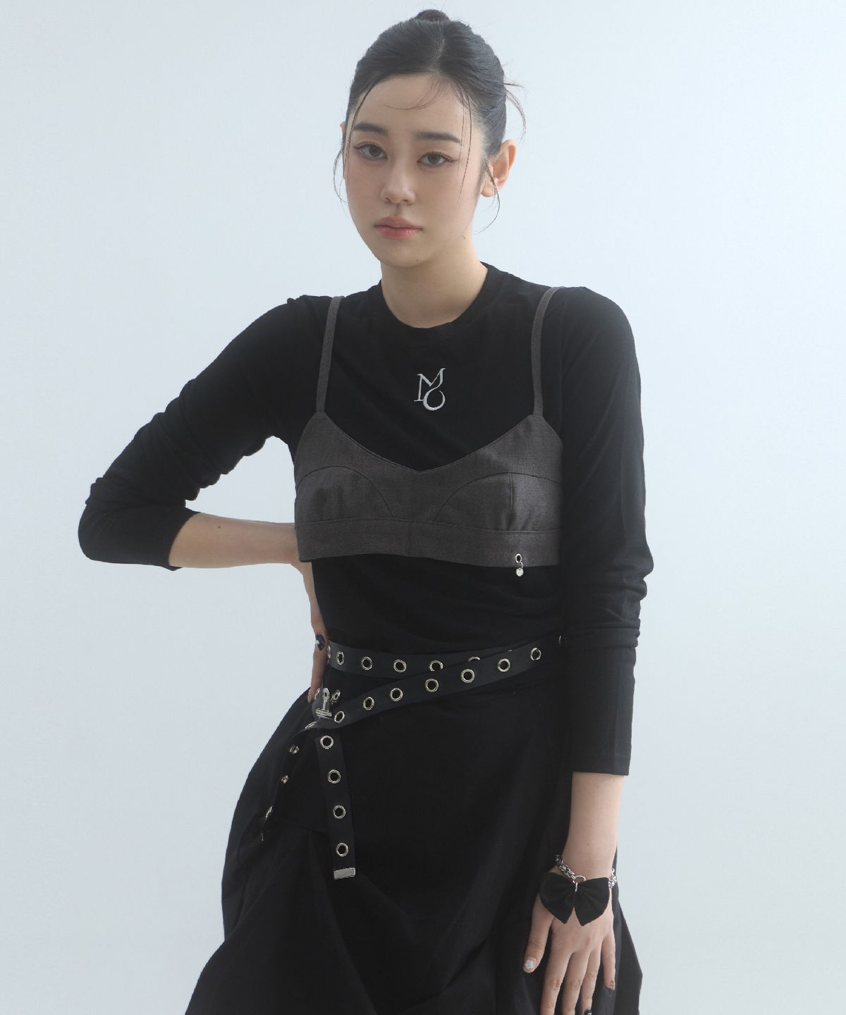 무아르모아(MOIREMOA) Medal Ribbon Bustier-Beige Gray