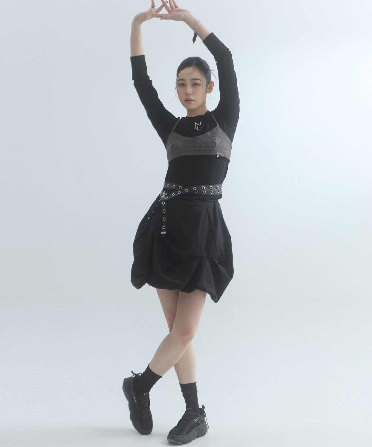 무아르모아(MOIREMOA) Medal Ribbon Bustier-Beige Gray