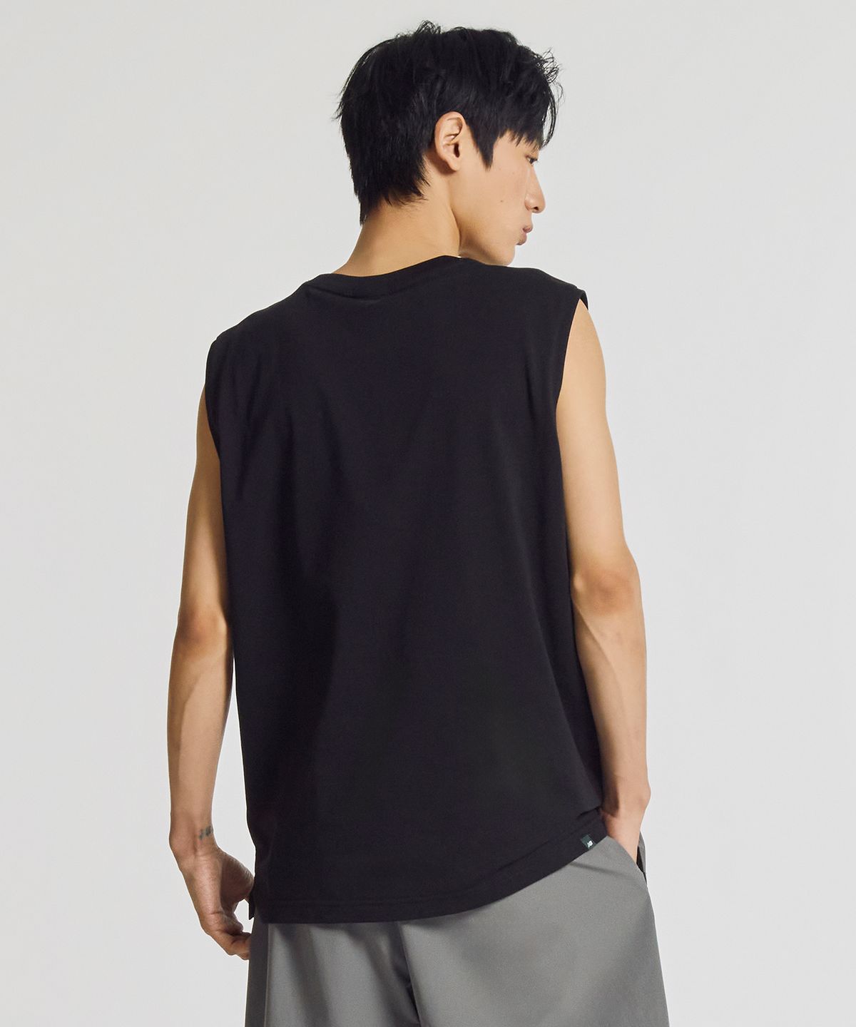 뉴발란스(NEW BALANCE) NBNGG21403 / UNI 에센셜 스몰로고 나시티 (BLACK)