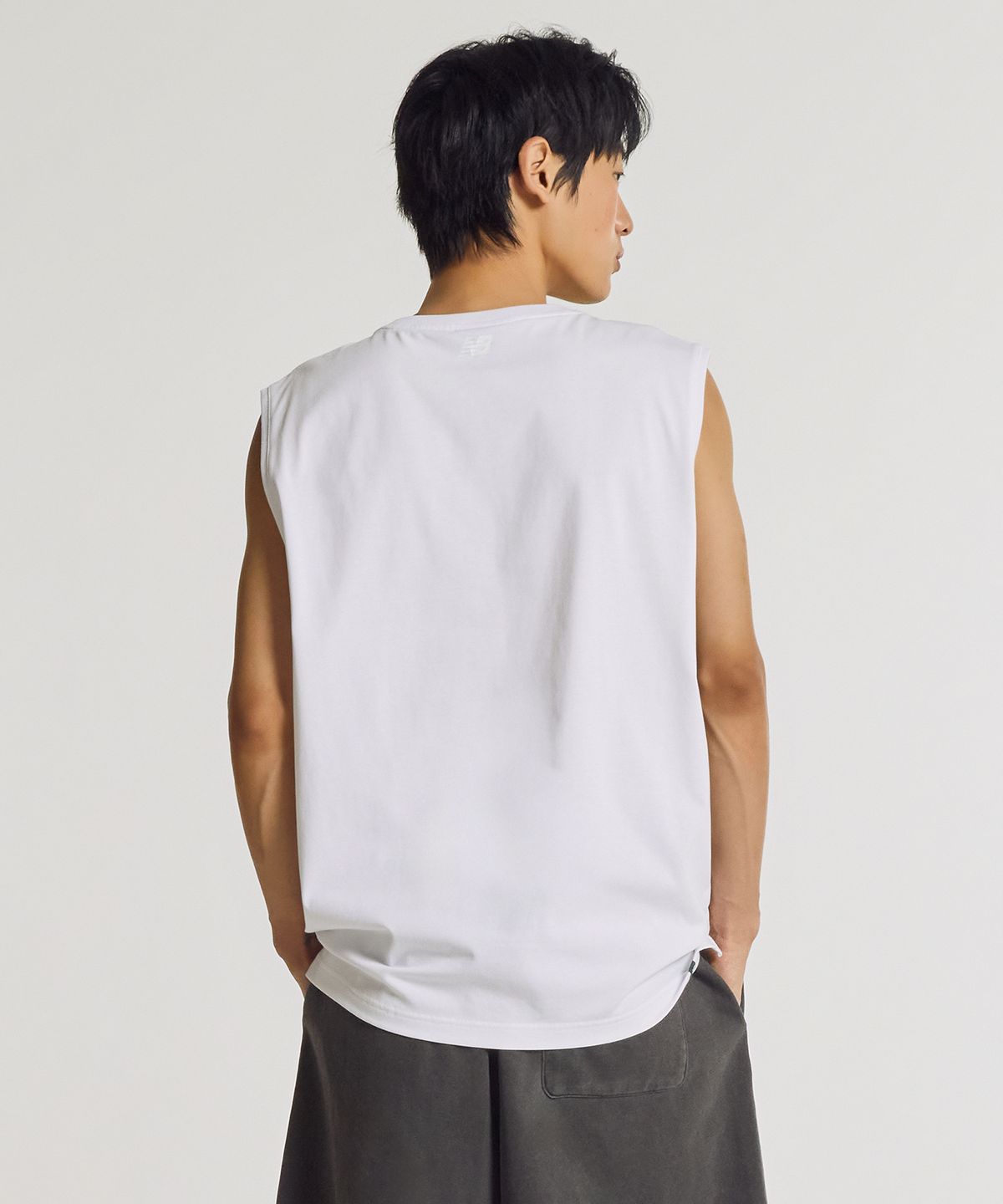 뉴발란스(NEW BALANCE) NBNGG21403 / UNI 에센셜 스몰로고 나시티 (WHITE)