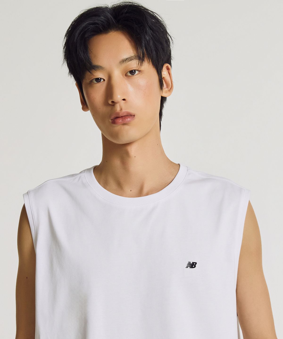 뉴발란스(NEW BALANCE) NBNGG21403 / UNI 에센셜 스몰로고 나시티 (WHITE)
