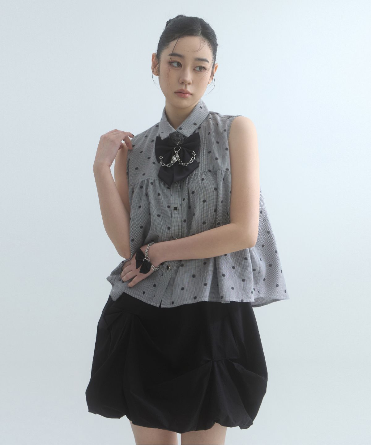 무아르모아(MOIREMOA) Dot Ruched Blouse-Black