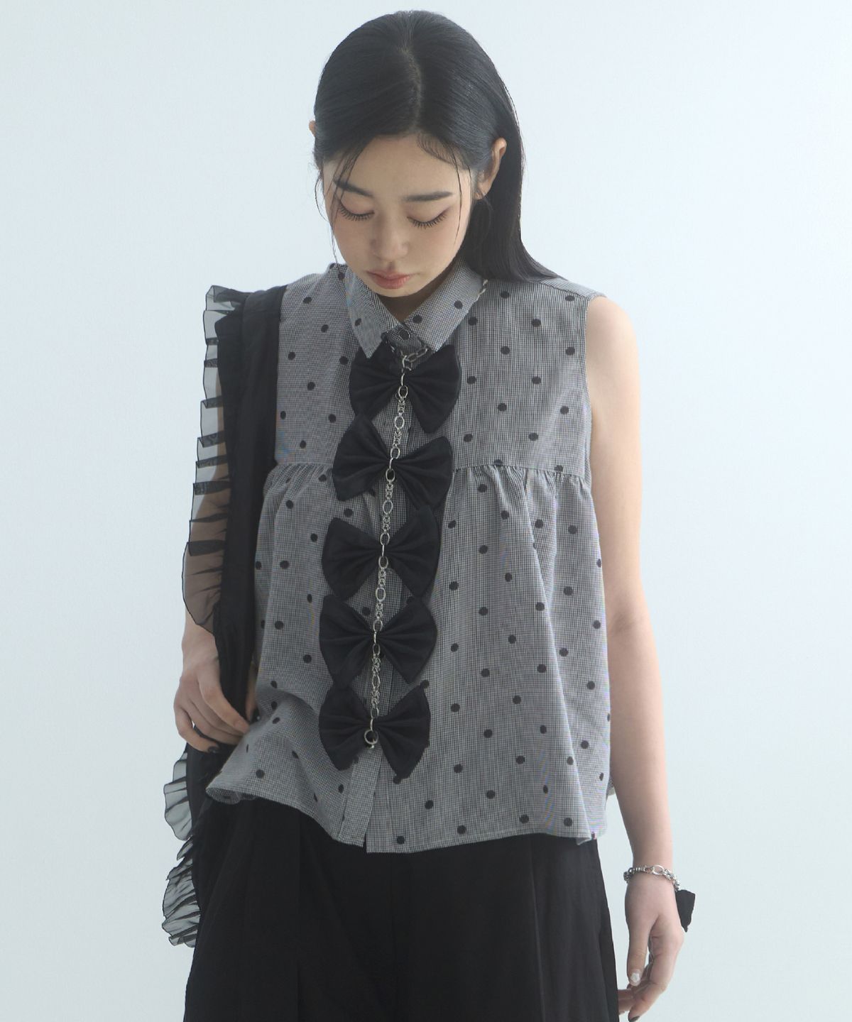 무아르모아(MOIREMOA) Dot Ruched Blouse-Black