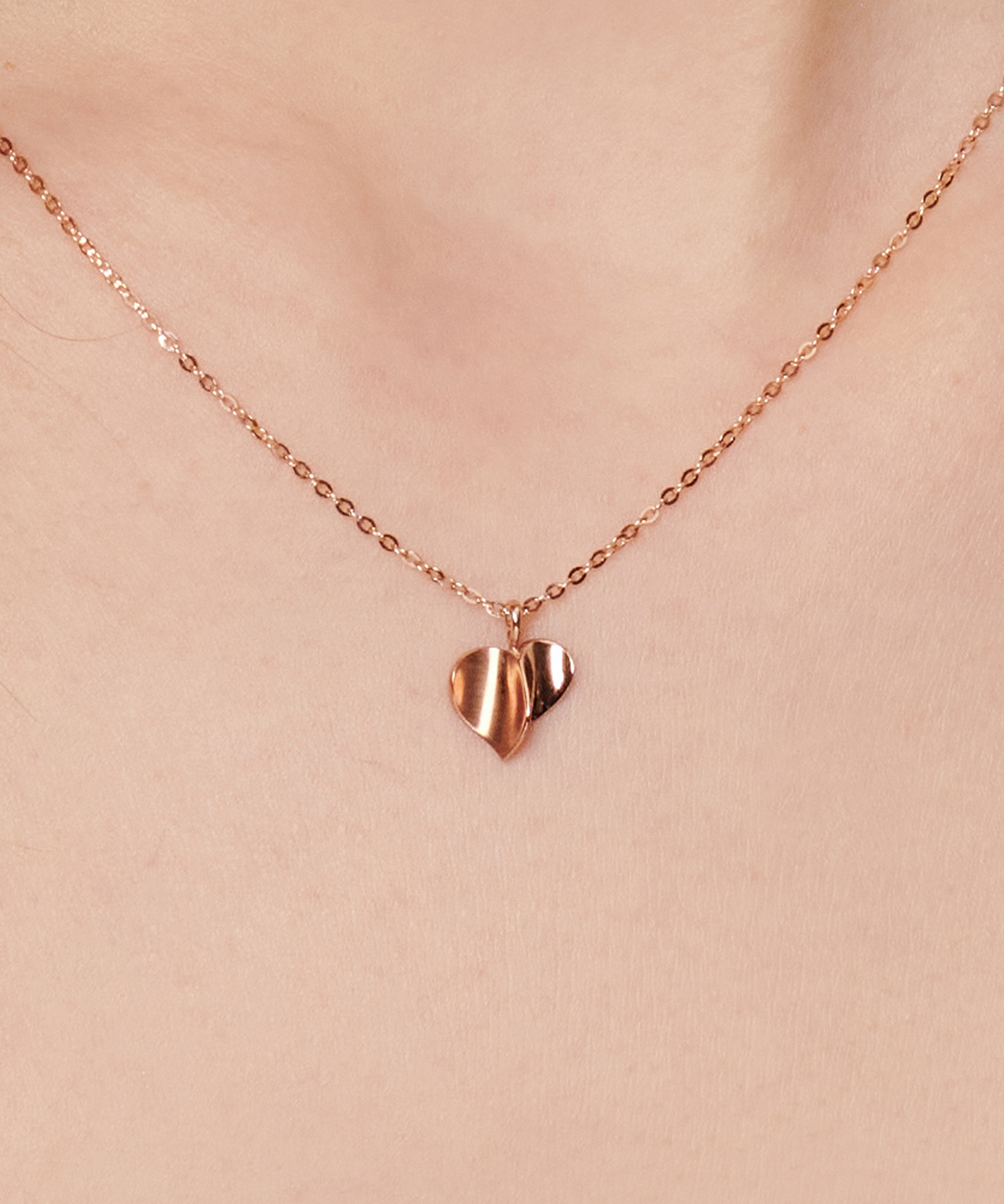 러비앤비(LOVEENB) [14K gold] 매트 라인 하트 목걸이