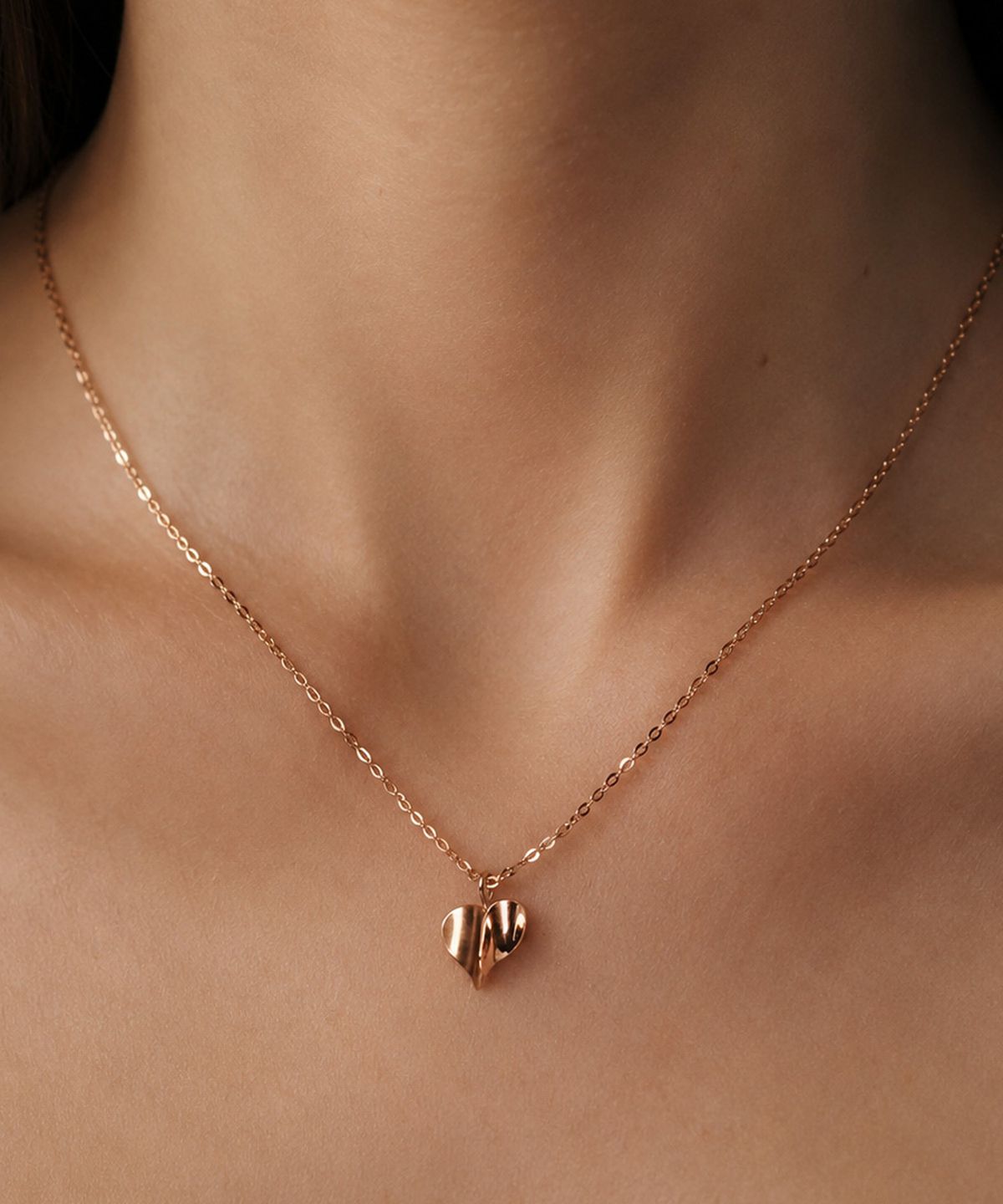 러비앤비(LOVEENB) [14K gold] 매트 라인 하트 목걸이