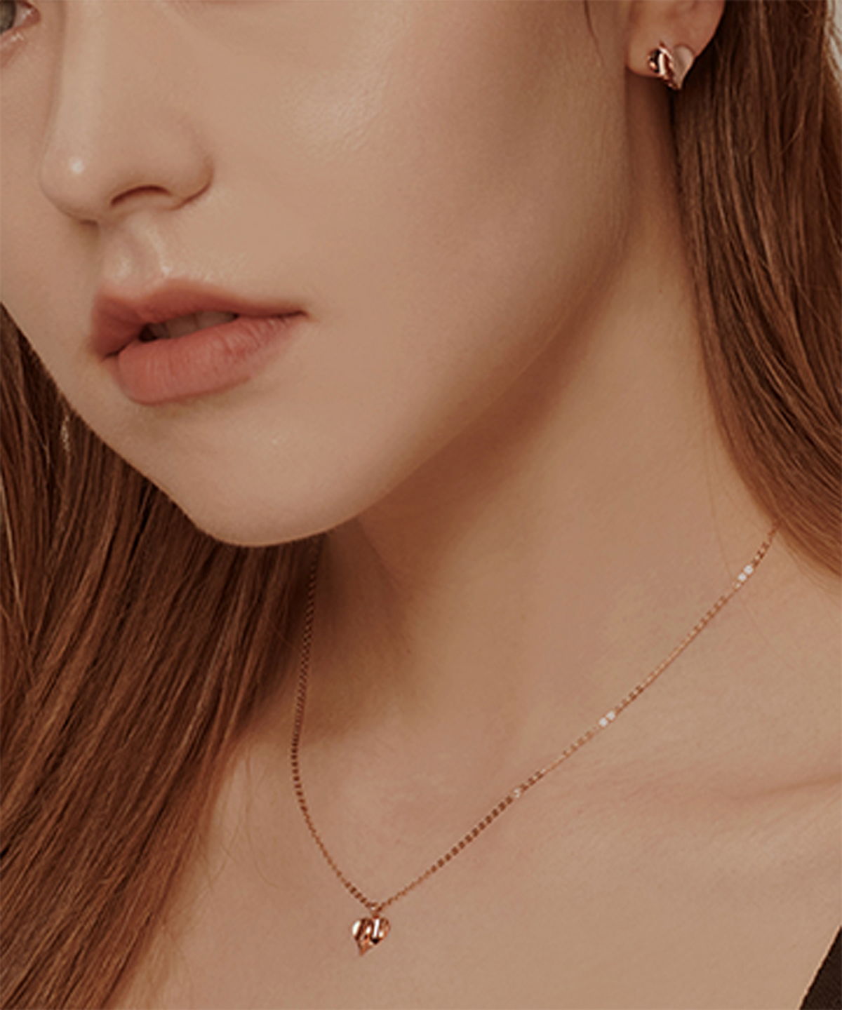 러비앤비(LOVEENB) [14K gold] 매트 라인 하트 목걸이
