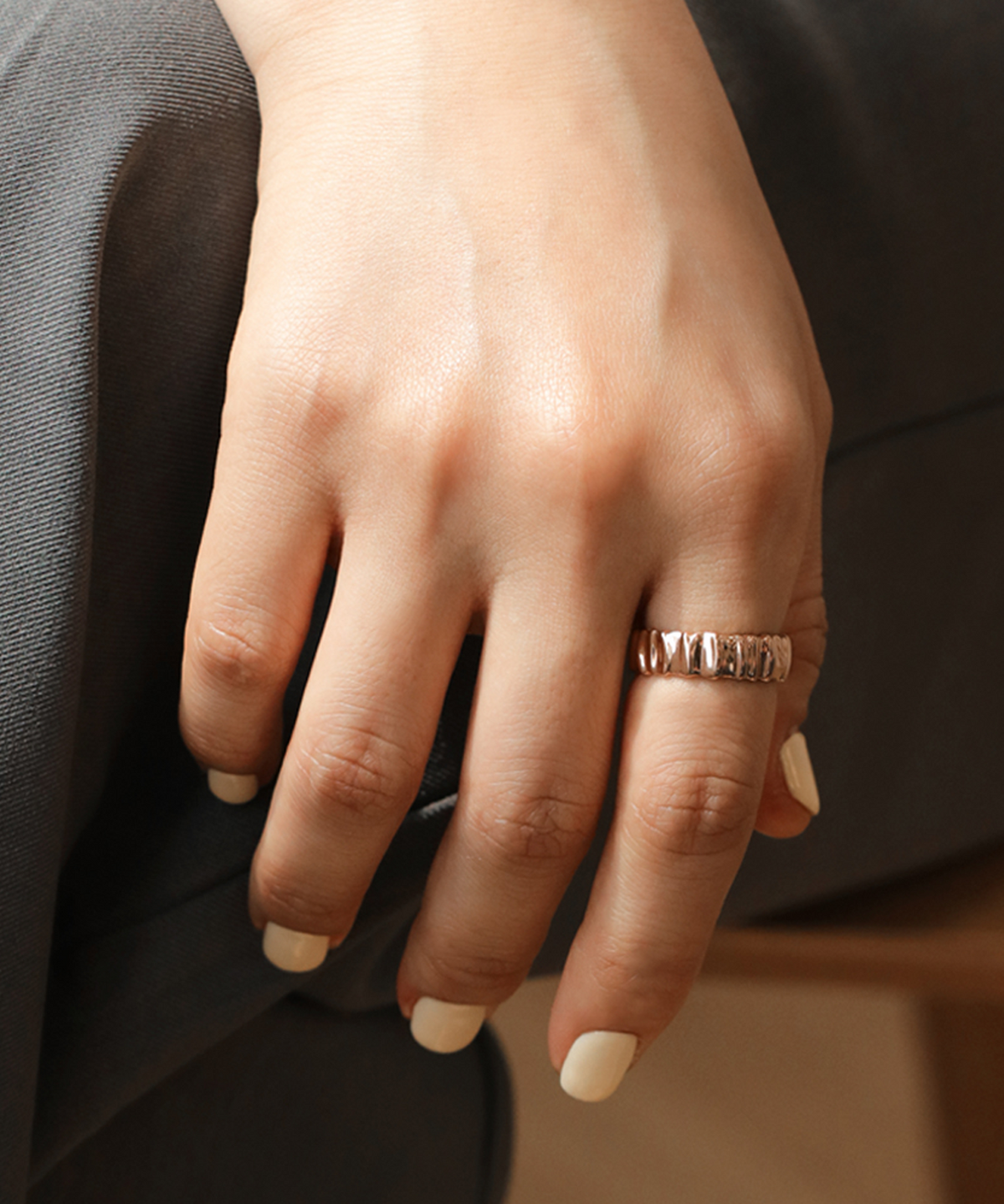 러비앤비(LOVEENB) [14K gold] 멜팅 크림 볼륨 반지