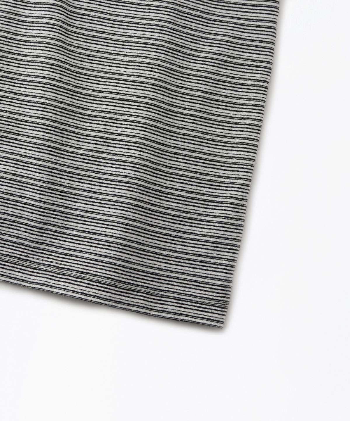 아웃스탠딩(OUTSTANDING) THIN STRIPE HALF SLEEVE TEE_BLACK/IVORY