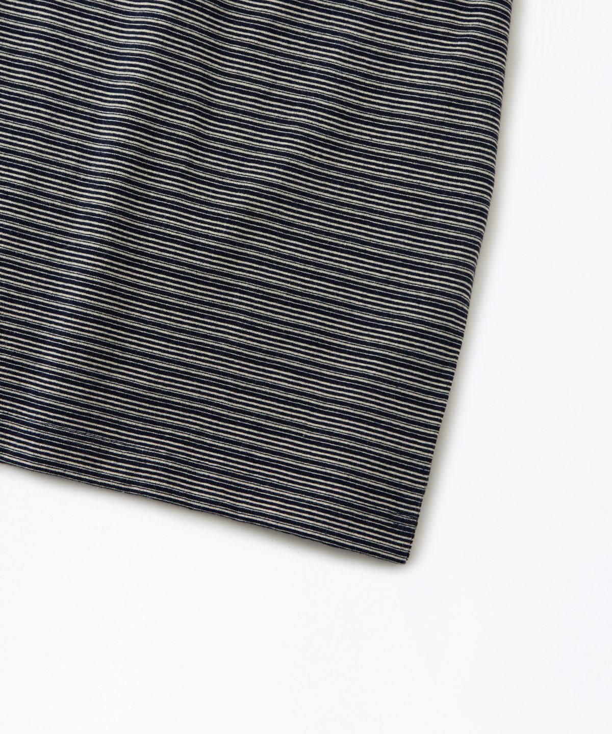 아웃스탠딩(OUTSTANDING) THIN STRIPE HALF SLEEVE TEE_NAVY/IVORY