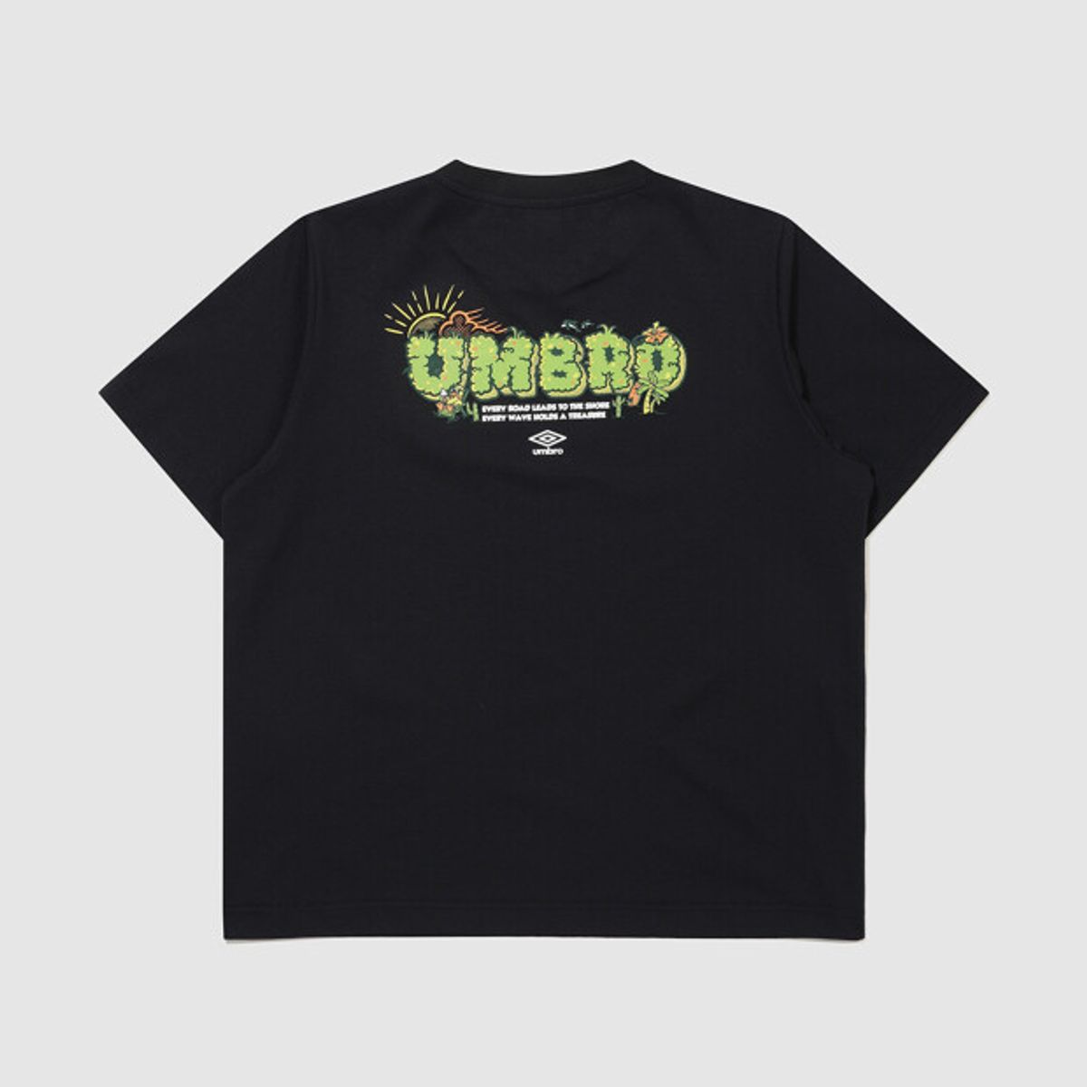 엄브로(UMBRO) [QUICK-DRY] 다이아몬드 이스케이프 레터 프레쉬 반팔 티셔츠 블랙 UR223CRS57