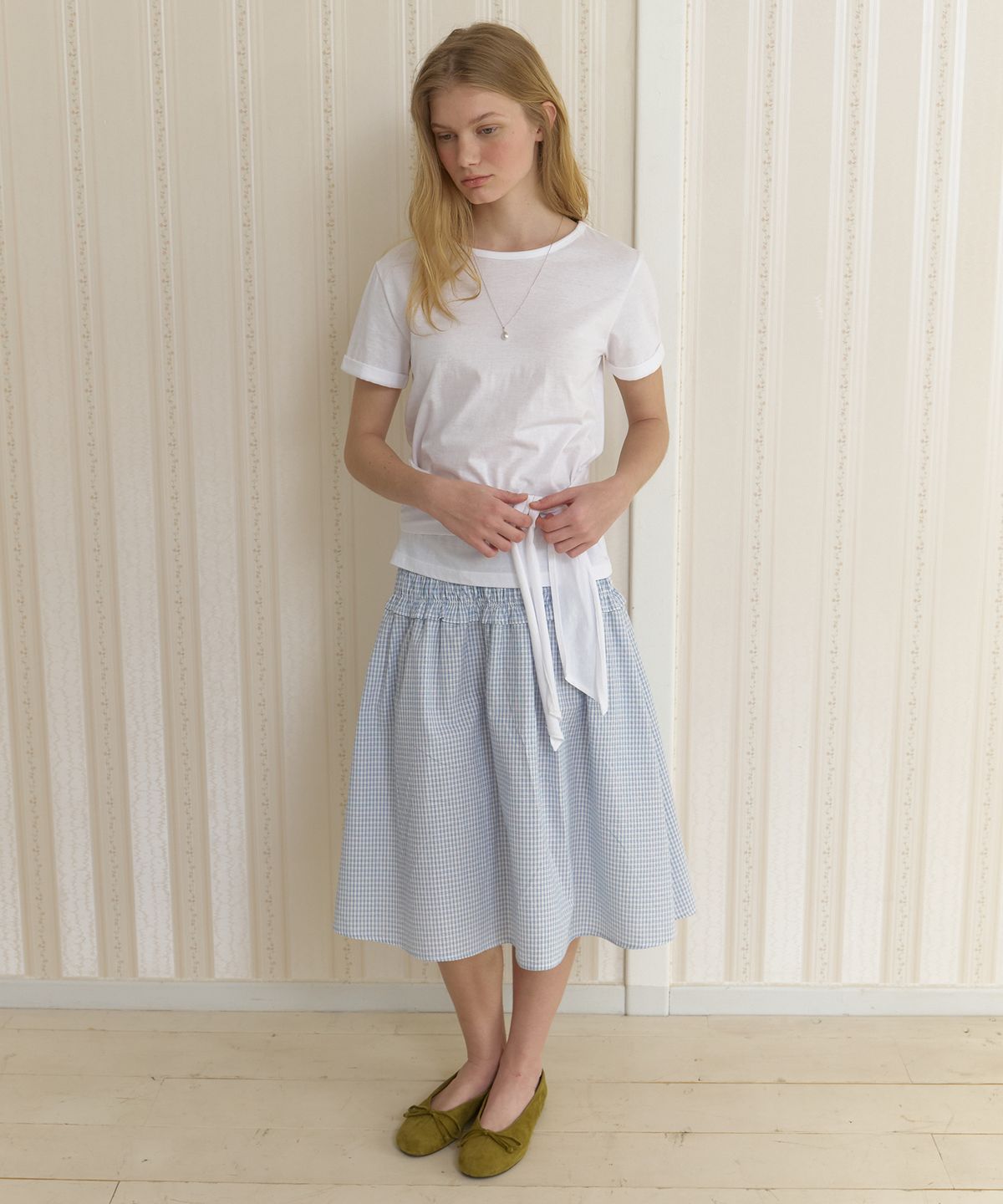 어몽(AMONG) A CHECK SMOCKING SKIRT_WHITE