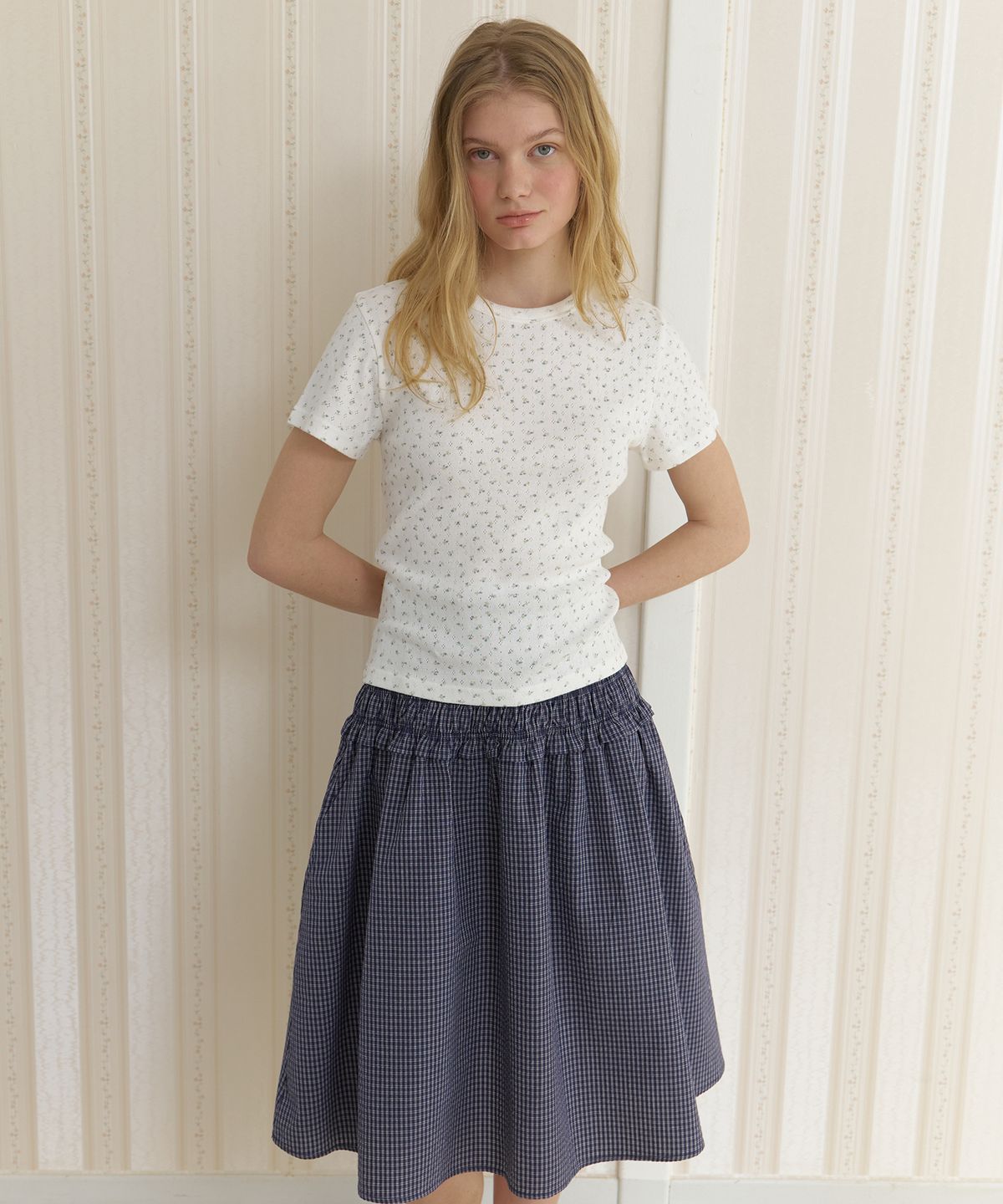 어몽(AMONG) A COTTON FLOWER T-SHIRT_IVORY