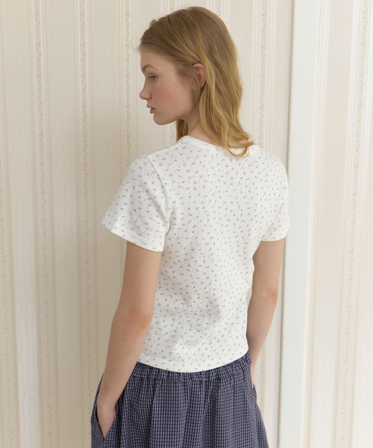 어몽(AMONG) A COTTON FLOWER T-SHIRT_IVORY