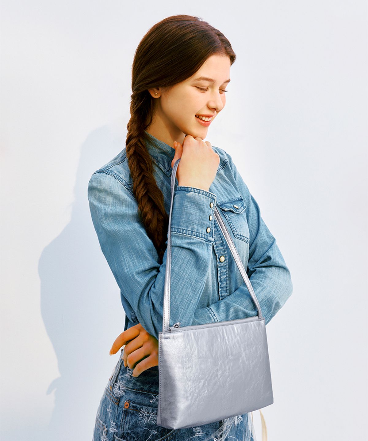 끌라베(CLAVE) 아이비 실버 숄더백 (IVY SIlver Shoulder Bag)