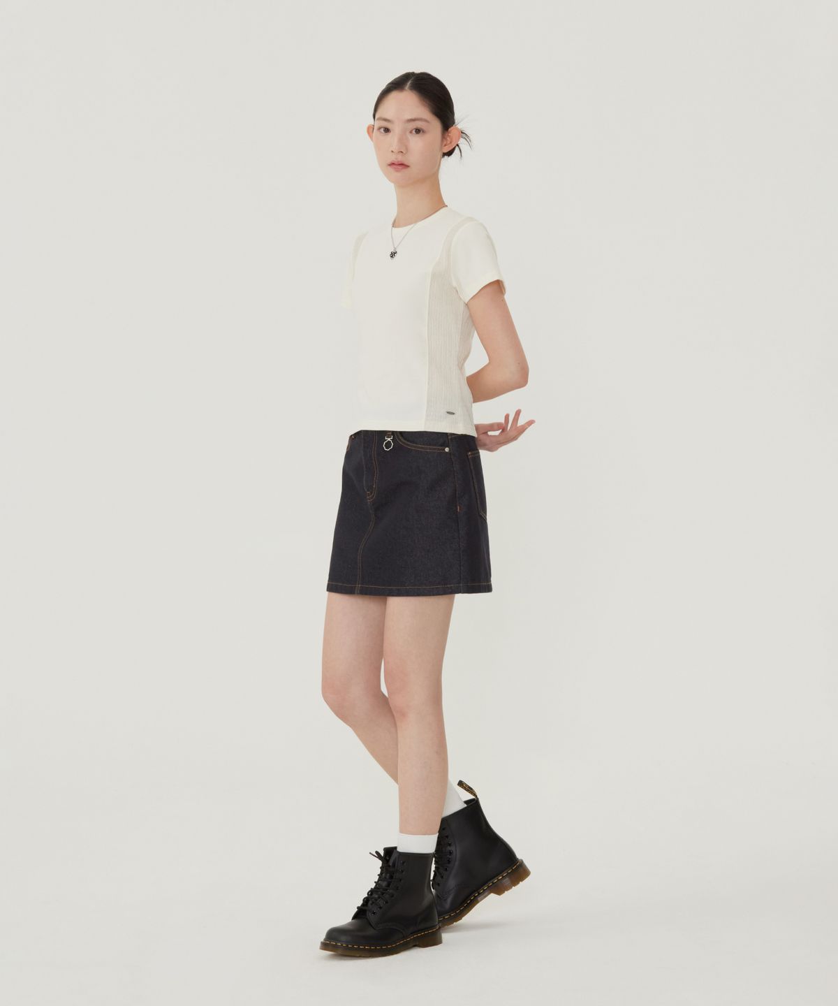 커버낫 우먼(COVERNAT WOMAN) 우먼 슬림핏 패널 티셔츠 크림