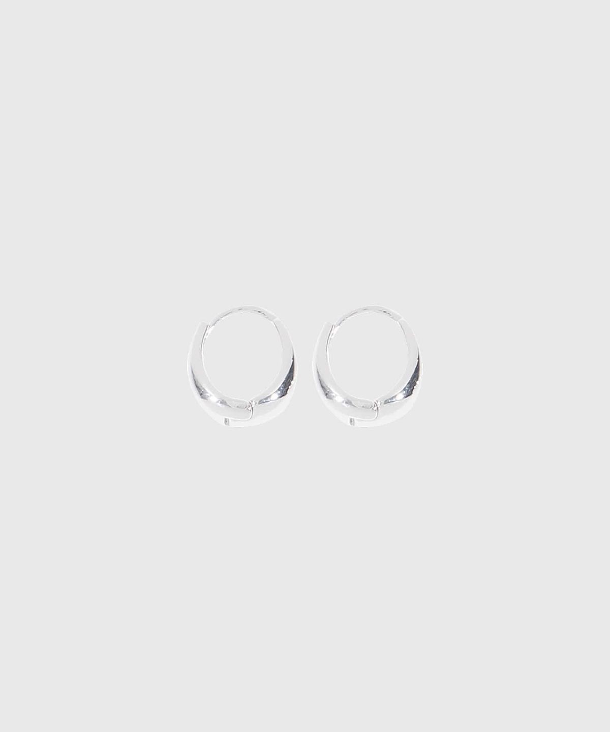 룩캐스트(LOOKAST) 실비아 트위스트 이어링 / SYLVIA TWIST EARRING_2colors