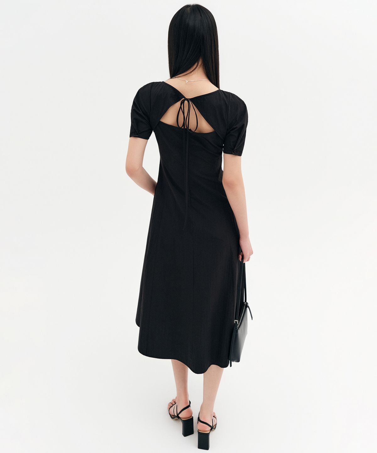 룩캐스트(LOOKAST) 캐롤라인 라운디드 슬리브 미디 드레스_블랙 / CAROLINE ROUNDED SLEEVE MIDI DRESS_BLACK