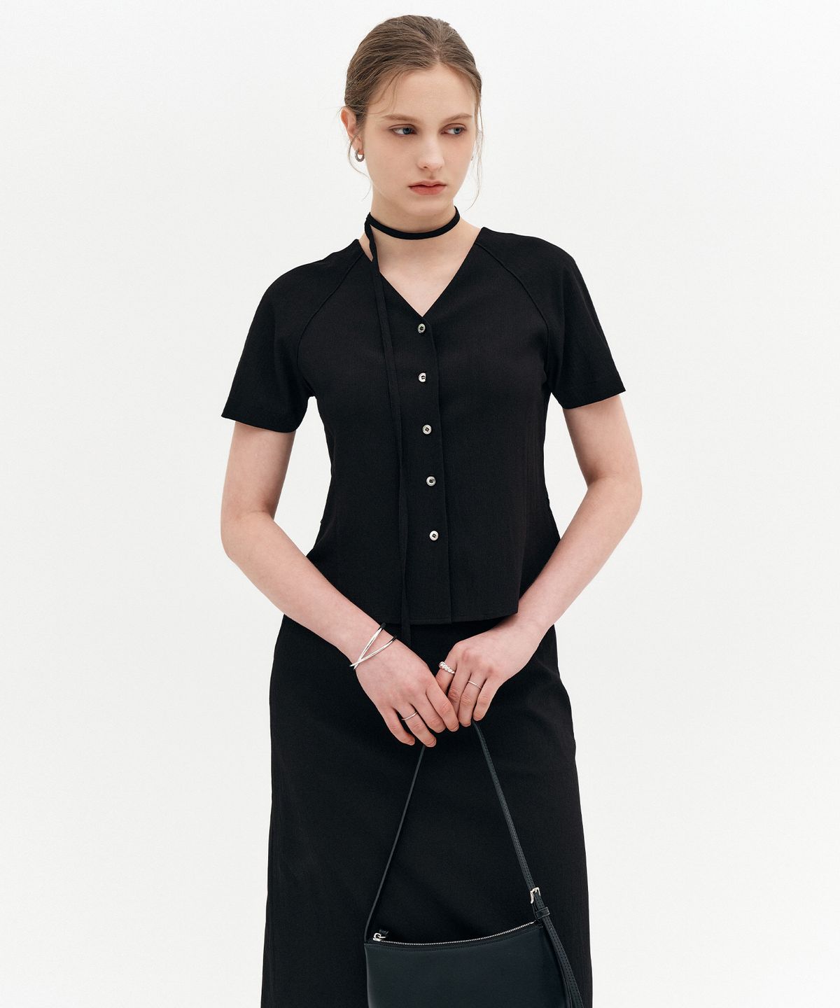 룩캐스트(LOOKAST) 소핀 브이넥 텍스처드 래글런 블라우스 / SOPHINE V-NECK TEXTURED RAGLAN BLOUSE_2colors