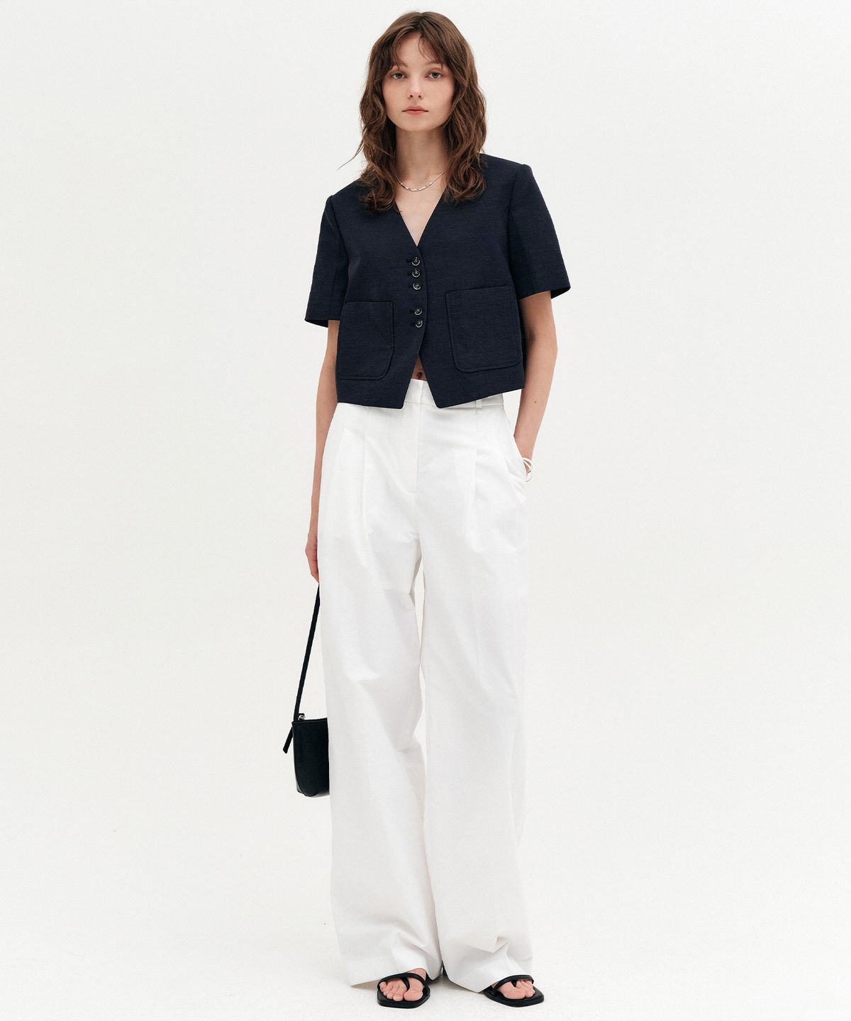 룩캐스트(LOOKAST) 코린 린넨 카라리스 크롭 자켓_네이비 / CORINNE LINEN COLLARLESS CROP JACKET_NAVY