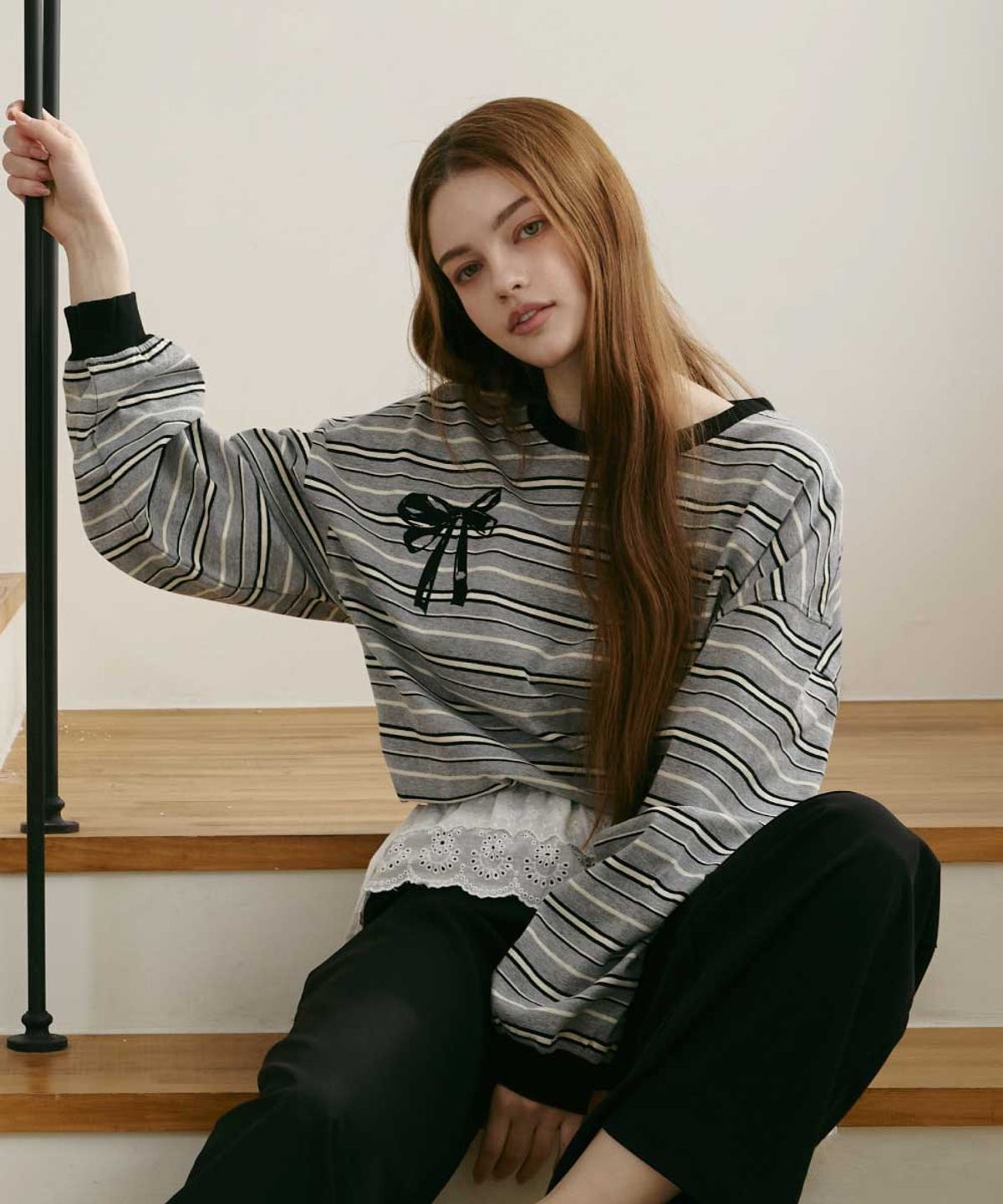 퍼햅스바이안나(PERHAPS BY ANNA) 보우 리본 스트라이프 롱슬리브
