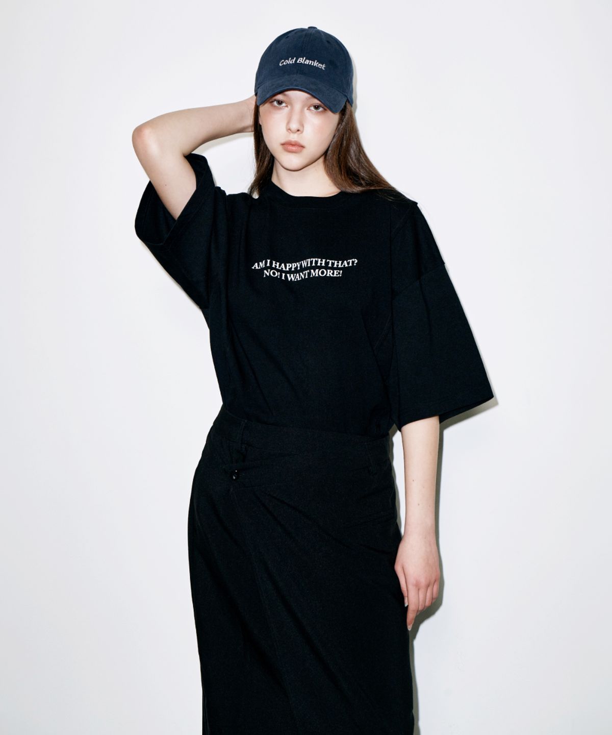 콜드블랭킷(COLD BLANKET) 노엘 아웃사이드심 반팔 맨투맨 블랙 티셔츠