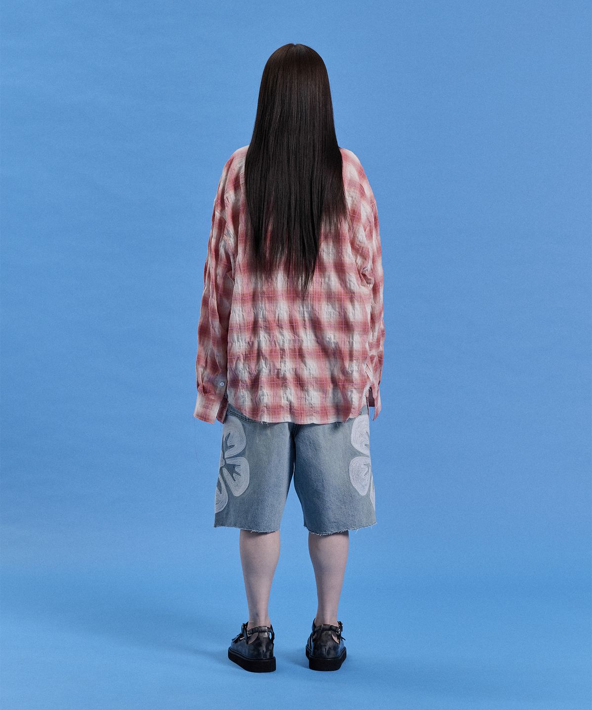 카이소(KYSO) 플라워 버뮤다 데님 쇼츠 (컷 오프 헴) 빈티지 워시드 블루